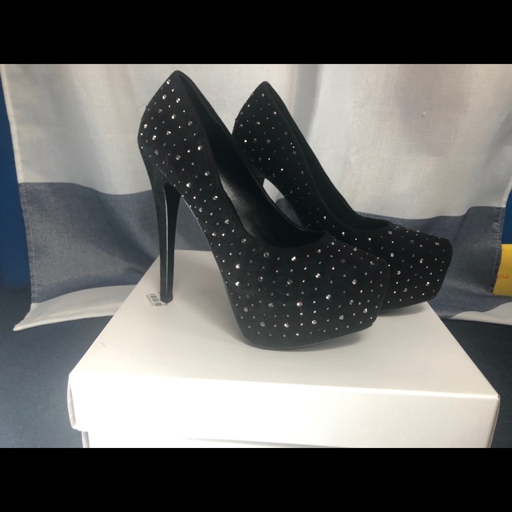 Call It Spring BLCK w/ Sequin design platform heel